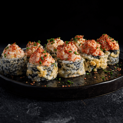 Горячий ролл с угрём, тунцом, гребешком и креветками