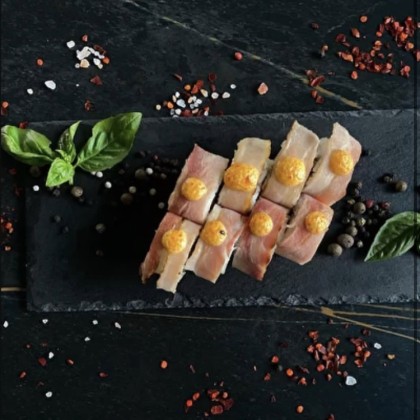 Ролл с беконом