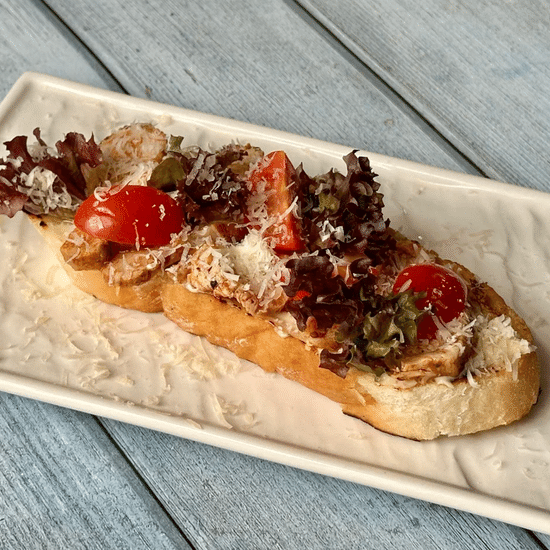 Брускетты с цыпленком