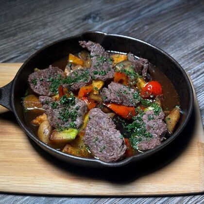 Сковорода с пряной говядиной