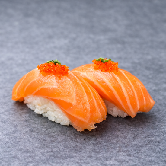 Суши с лососем