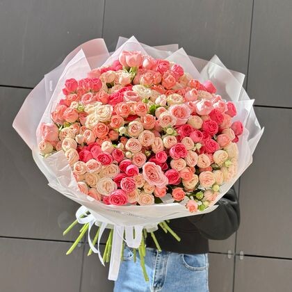 Огромный букет 51 кустовой розы