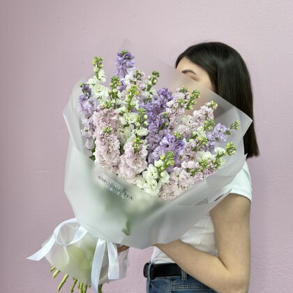 Ароматный букет сезонных маттиол