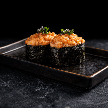 Острые суши лосось