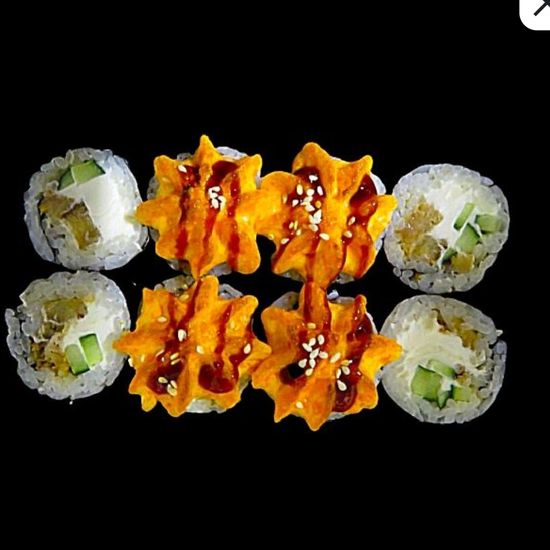 Ролл запечённый с угрём