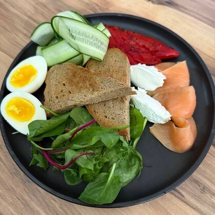 Раздельный завтрак с лососем