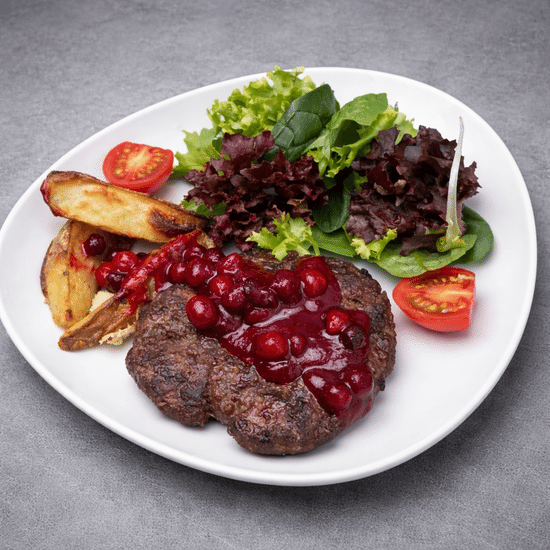 Бифштекс из марала с клюквенным соусом