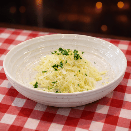 Капустный салат с пармезаном и трюфельным маслом