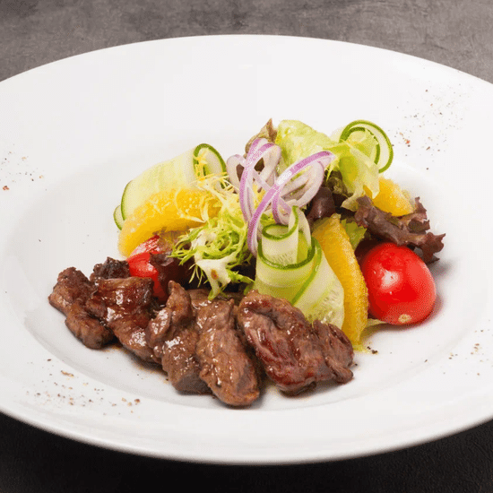 Теплый салат с телятиной