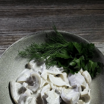 Грузди в сметане