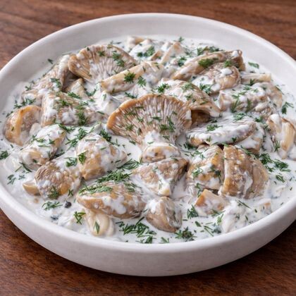 Грузди в сметане