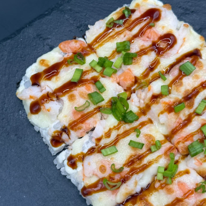 Суши-пицца с креветкой и лососем