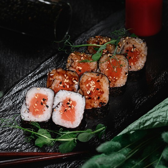 Маки «жареный лосось»