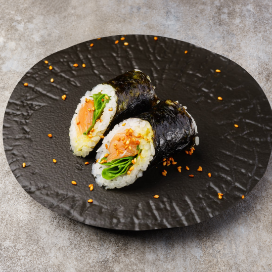 Кулек Хэнд-ролл с лососем