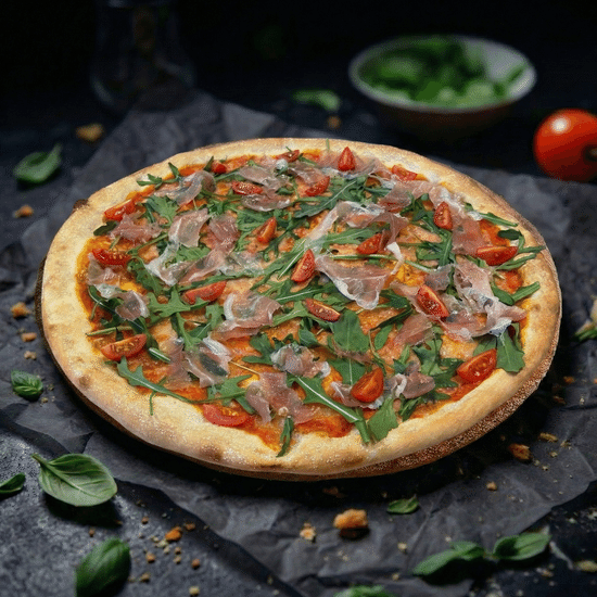 Прошутто с рукколой и помидорами черри