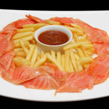 Картофель фри с малосоленым лососем