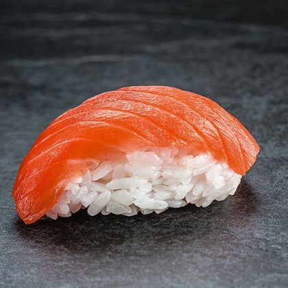 Суши с лососем