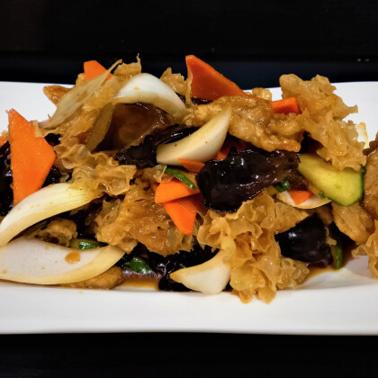 Салат с древесными грибами