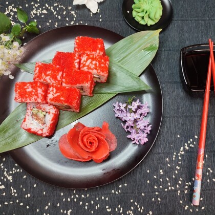 Ролл «Калифорния» с лососем