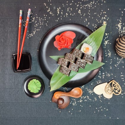 Ролл «Сяке Кюри Маки»