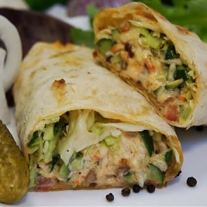 Шаурма с лучком и марин-ым огурчиком