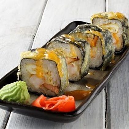 Темпура ролл с креветкой и манго