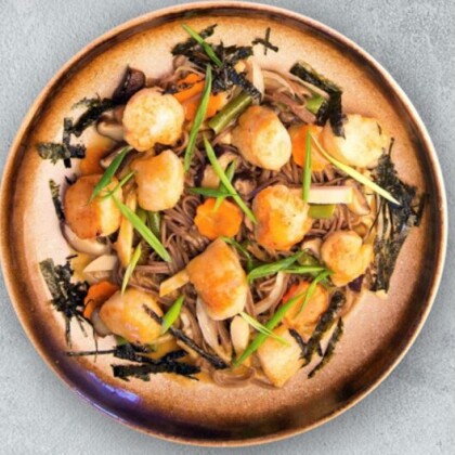 Соба с гребешком в апельсиновом соусе