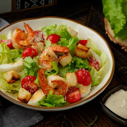 Салат "Цезарь" с тигровыми креветками