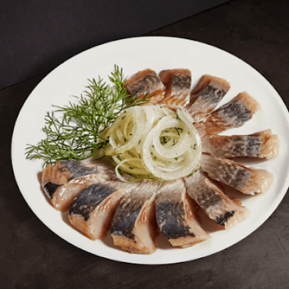 Сельдь слабосолёная с луком