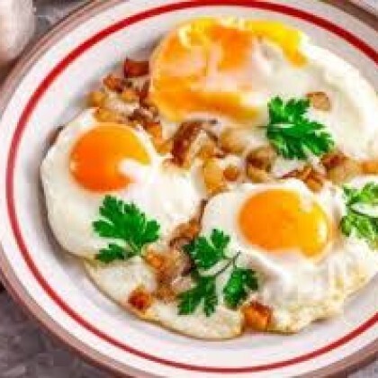 Яичница на сале из 3-х яиц