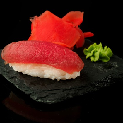 Суши с тунцом - 1шт.