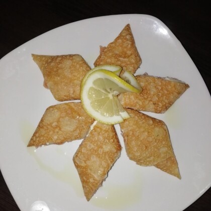 Блинчики с лососем и сливочным сыром.