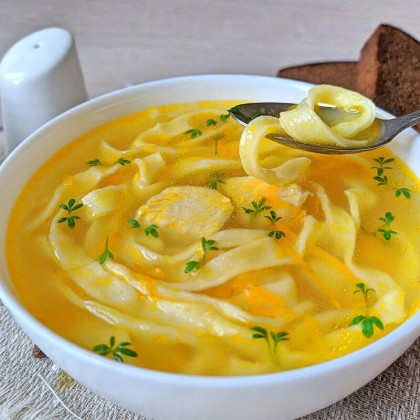 Суп лапша с курицей по-домашнему
