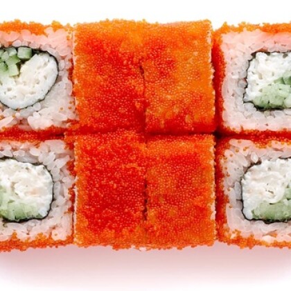 Ролл «Калифорния» с крабом и огурцом