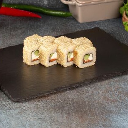 Ролл «Филадельфия» в кунжуте