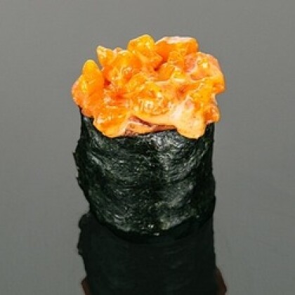 Гункан Спайс с лососем