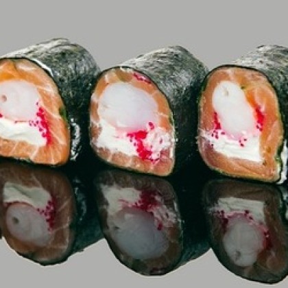 Ролл с креветкой и лососем