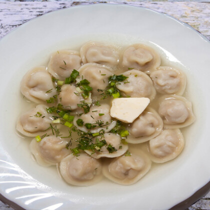 Пельмени отварные с бульоном