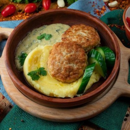 Куриные котлетки с картофельным пюре