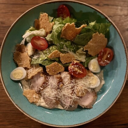 Салат «Цезарь» с куриной грудкой