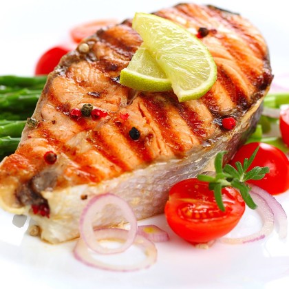 Стейк лосося на мангале