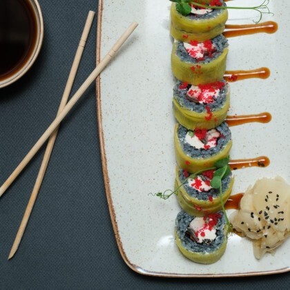 Ролл «Чёрный дайкон»