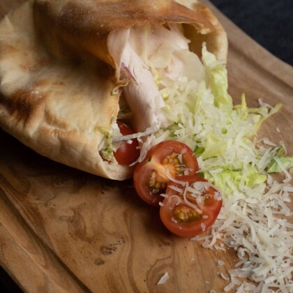 Пита с курицей и овощами