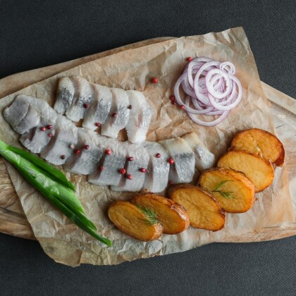Селёдка с картофельными дольками