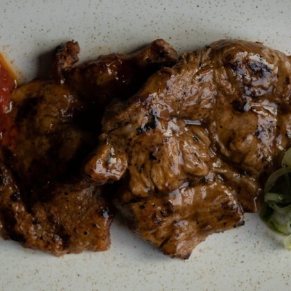 Шашлык из свиной шеи с соусом пико де гайо