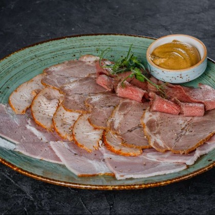 Мясные деликатесы