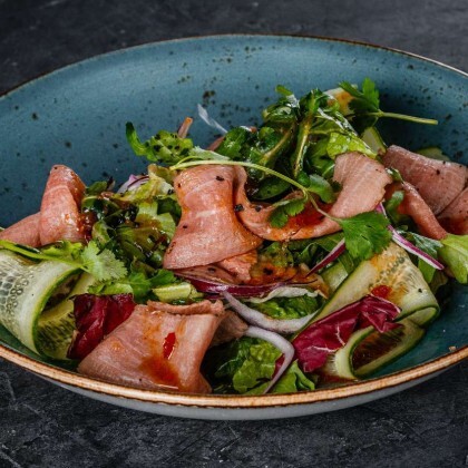 Салат с ростбифом и азиатской заправкой