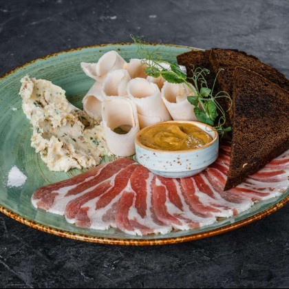 Охота на трёх поросят и серого волка