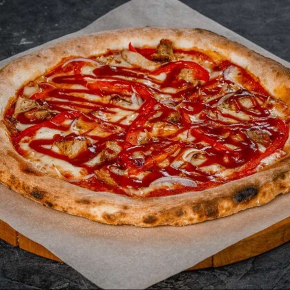 Пицца с цыпленком барбекю и сладким перцем