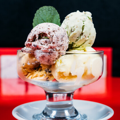 Пломбир «С ароматом тирамису с кусочками шоколадного  печенья и шоколадным топингом»